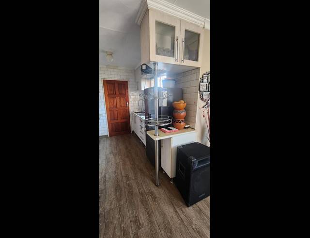 3 BEDROOM HOUSE FOR SALE IN ROSSLYN